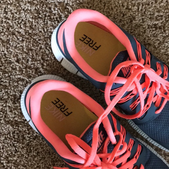 Nike Free Dark Grey and Coral Shoes - Picture 5 of 8